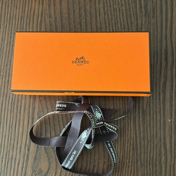 Authentic Hermes gift box - Picture 1 of 3